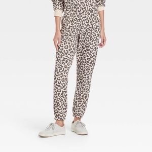 GRAYSON THREADS Beige Leopard Joggers